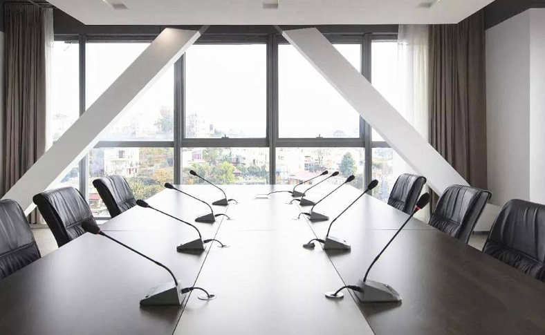 会议桌是会议室的中心，如何挑选符合会议室格调的会议桌？